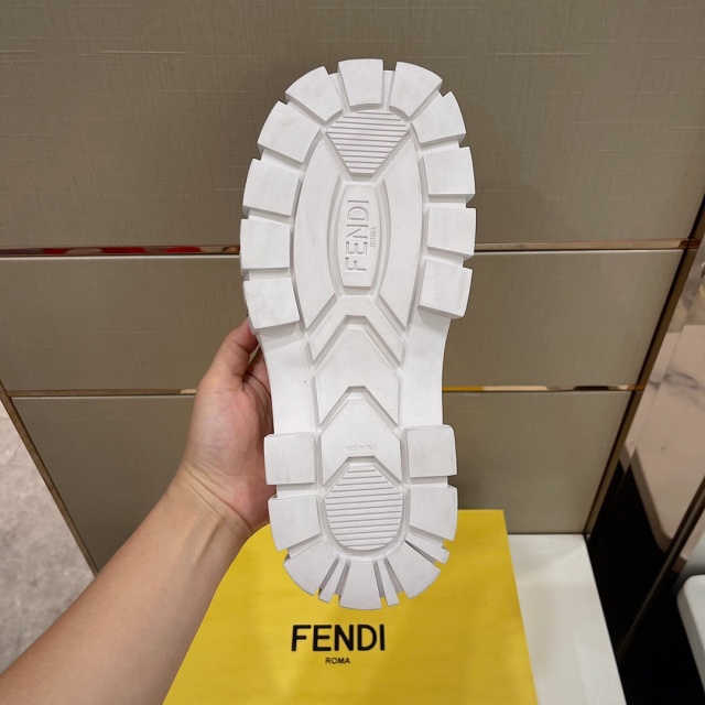 펜디 FENDI 남성 슬라이드 슬리퍼 F177