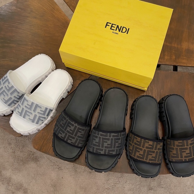 펜디 FENDI 남성 슬라이드 슬리퍼 F177