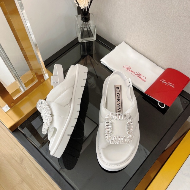 로저비비에 ROGER VIVIER 여성 샌들  RV140