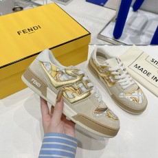 펜디 FENDI 남여공용 매치 스니커즈 F180