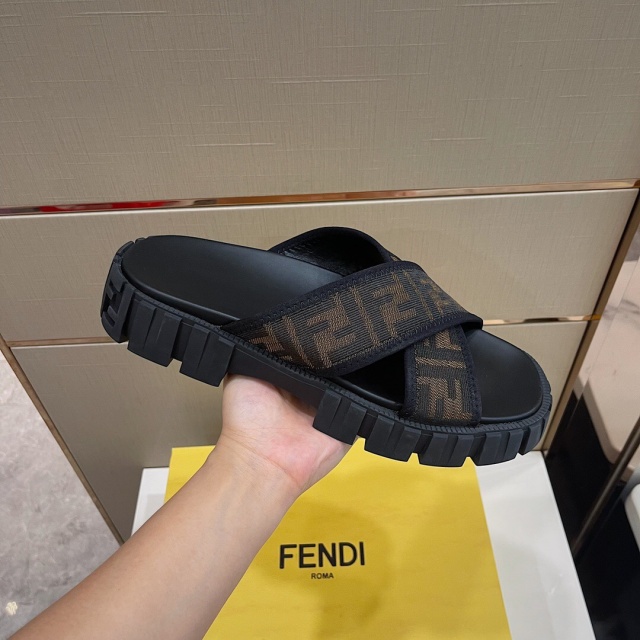 펜디 FENDI 남성 슬라이드 슬리퍼 F186