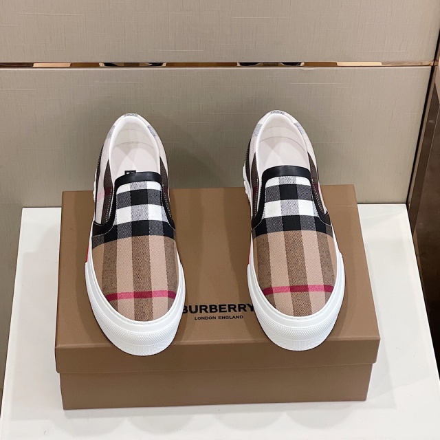 버버리 BURBERRY 남성 빈티지 슬립온 스니커즈  BB374