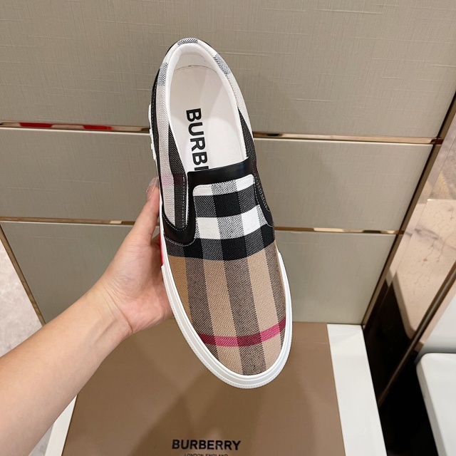 버버리 BURBERRY 남성 빈티지 슬립온 스니커즈  BB374