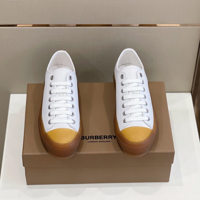 버버리 BURBERRY 남성 빈티지 스니커즈  BB385