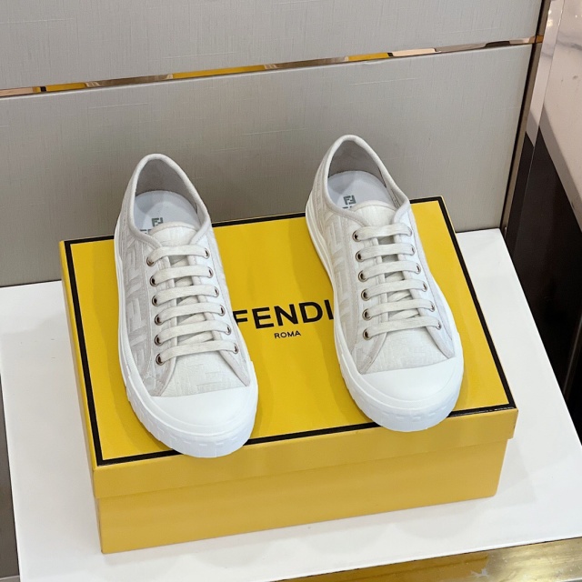 펜디 FENDI 남성 스니커즈 F205