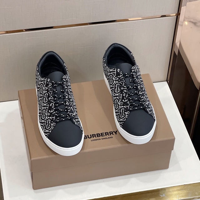 버버리 BURBERRY 남성 빈티지 스니커즈  BB386