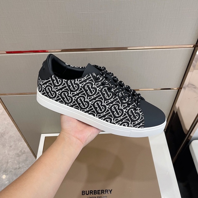 버버리 BURBERRY 남성 빈티지 스니커즈  BB386