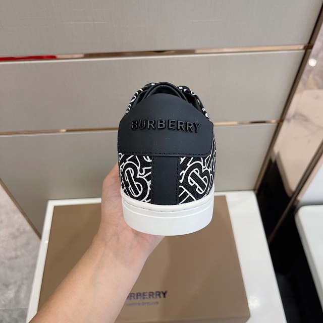 버버리 BURBERRY 남성 빈티지 스니커즈  BB386