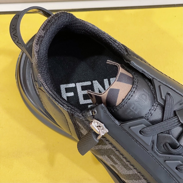 펜디 FENDI 남성 플로우 스니커즈 F215