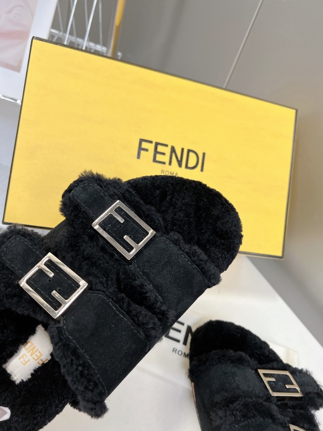 펜디 FENDI 여성 퍼 슬리퍼 F227