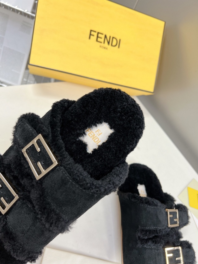 펜디 FENDI 여성 퍼 슬리퍼 F227