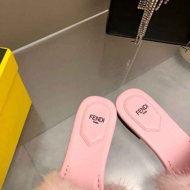 펜디 FENDI 여성 퍼 슬리퍼 F232