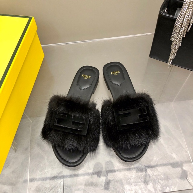 펜디 FENDI 여성 퍼 슬리퍼 F233