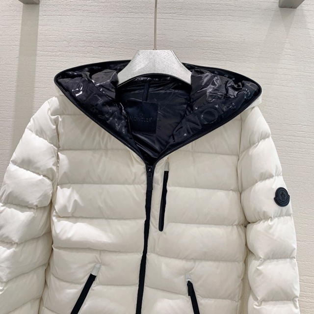 몽클레어 Moncler 여성 패딩 M02422