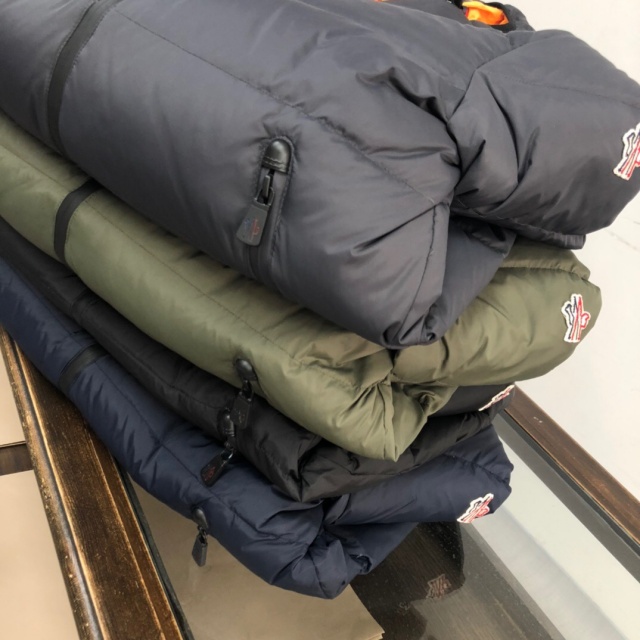 몽클레어 Moncler 남성 패딩 M02438