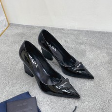 프라다 PRADA 여성 펌프스 PR0364