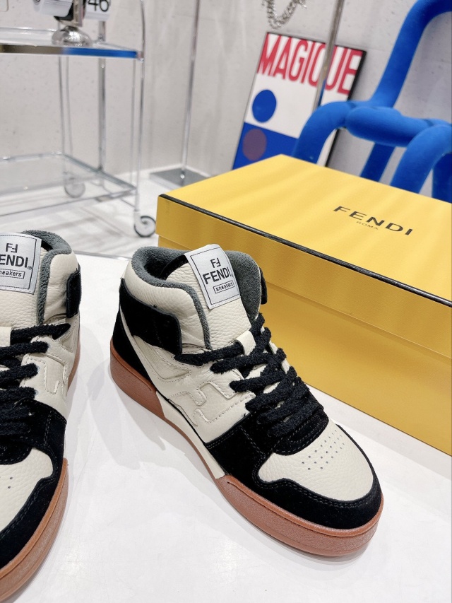 펜디 FENDI 여성 패치 스니커즈 F236