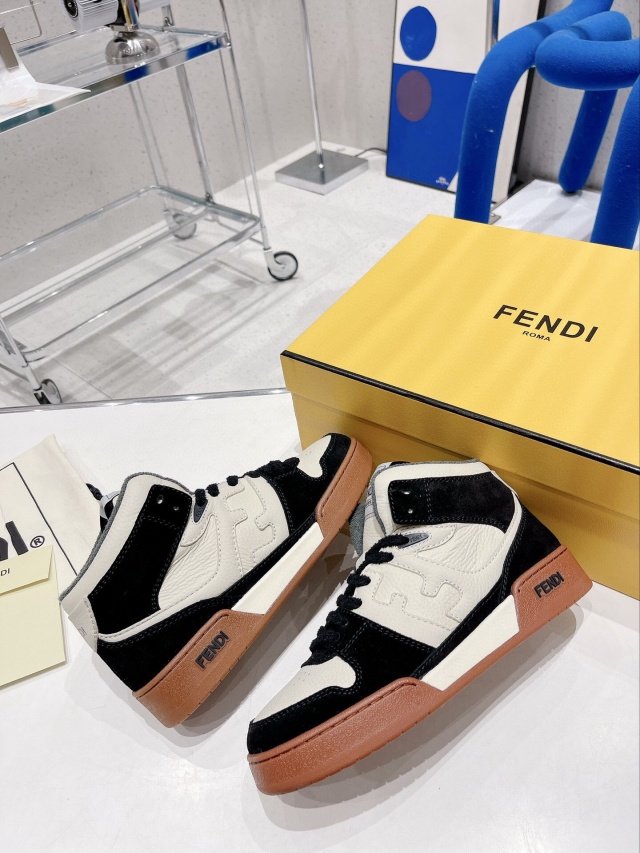 펜디 FENDI 여성 패치 스니커즈 F236