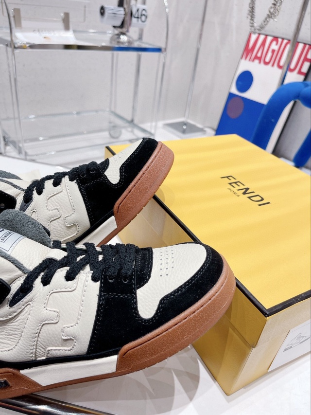 펜디 FENDI 여성 패치 스니커즈 F236