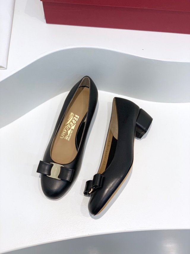 페레가모 FERRAGAMO 여성 바라 펌프스 FM08654