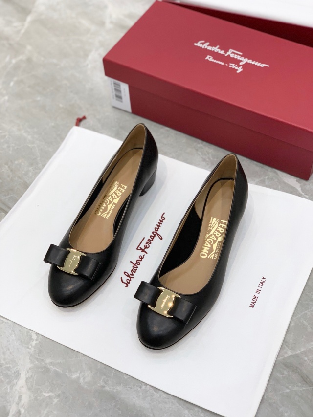 페레가모 FERRAGAMO 여성 바라 펌프스 FM08654