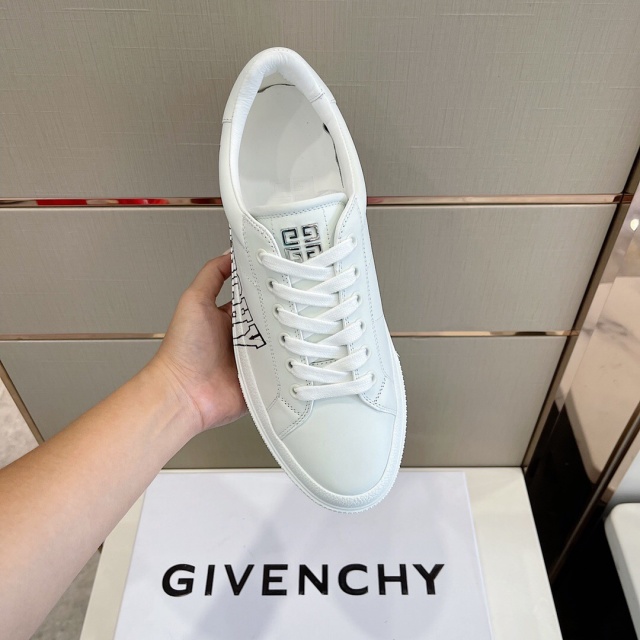 지방시 GIVENCHY 남성 스니커즈 GV0743