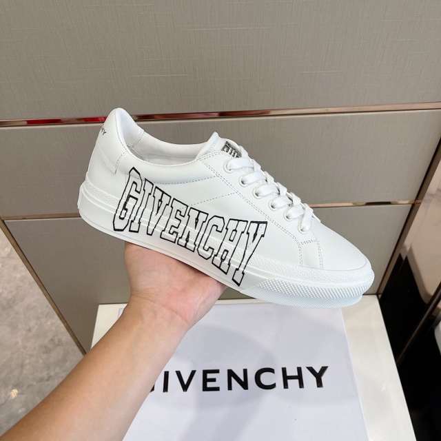 지방시 GIVENCHY 남성 스니커즈 GV0743