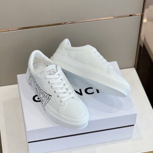 지방시 GIVENCHY 남성 스니커즈 GV0743