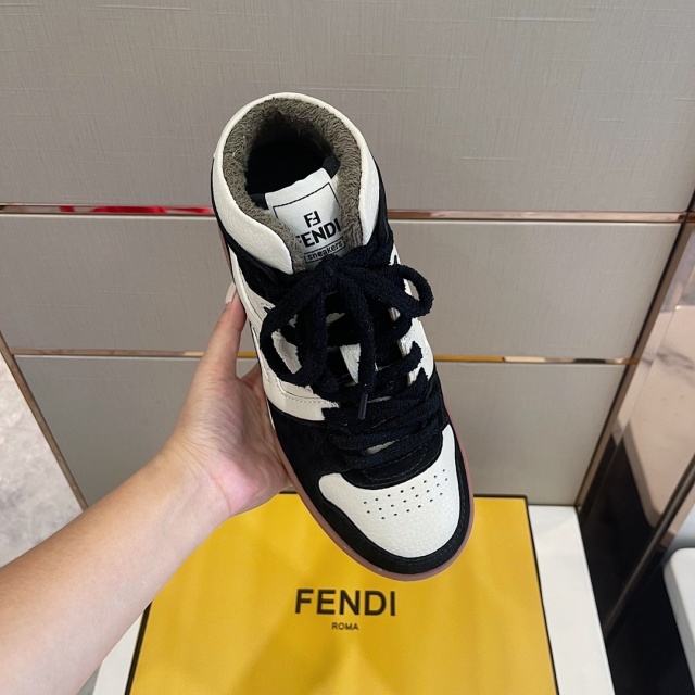 펜디 FENDI 남여공용 매치 스니커즈 F247