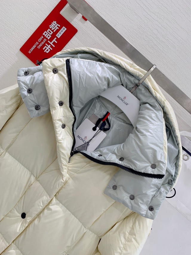 몽클레어 Moncler 여성 패딩 M02561