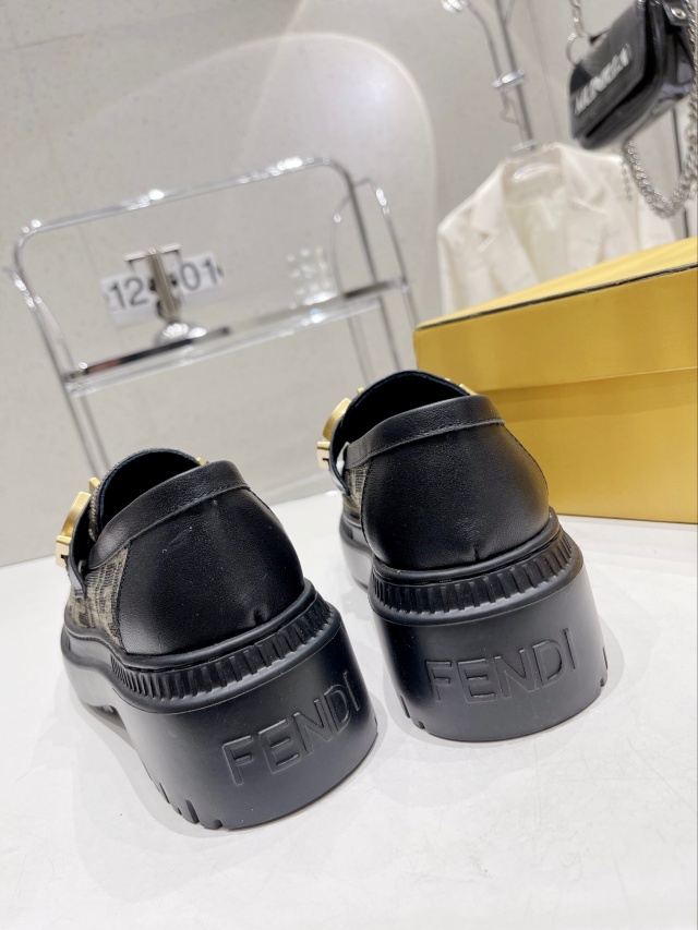 펜디 FENDI 여성 로퍼 F264