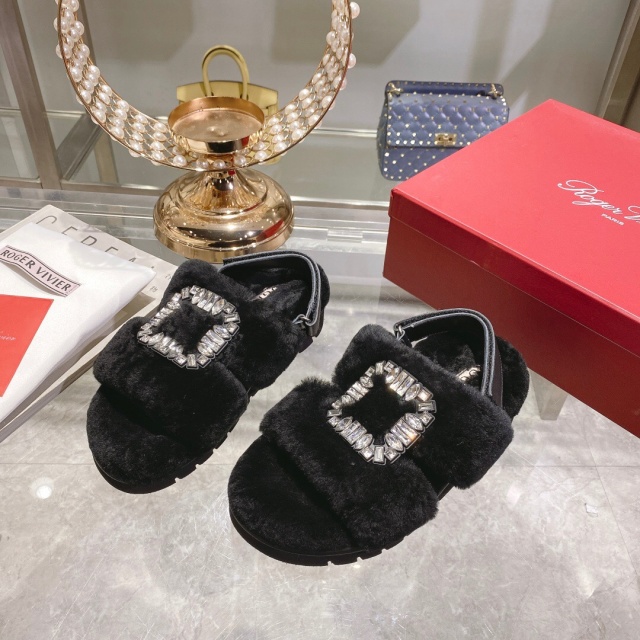 로저비비에 ROGER VIVIER 여성 퍼 샌들 RV159