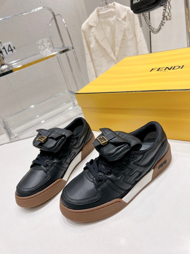 펜디 FENDI 여성 바케트 포켓 스니커즈 F278