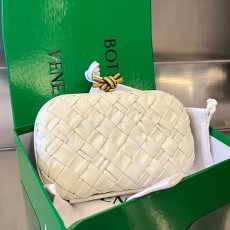 보테가 BOTTEGA VENETA 여성 파우치 BO0902