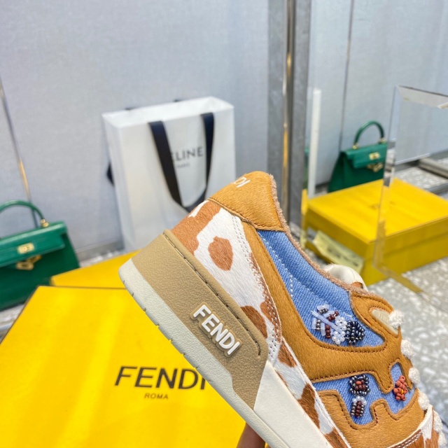 펜디 FENDI 남여공용 매치 스니커즈 F282