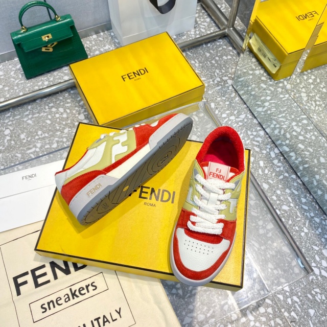 펜디 FENDI 남여공용 매치 스니커즈 F284