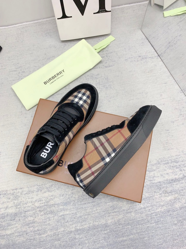 버버리 BURBERRY 남여공용 빈티지 스니커즈  BB398