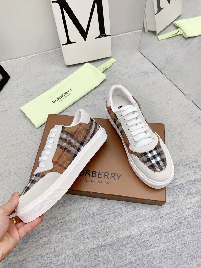 버버리 BURBERRY 남여공용 빈티지 스니커즈  BB398