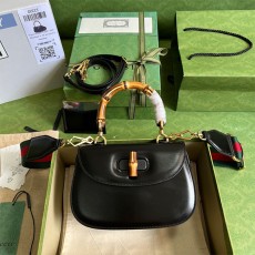 구찌 GUCCI 스몰 탑 핸들 675797 GU02402