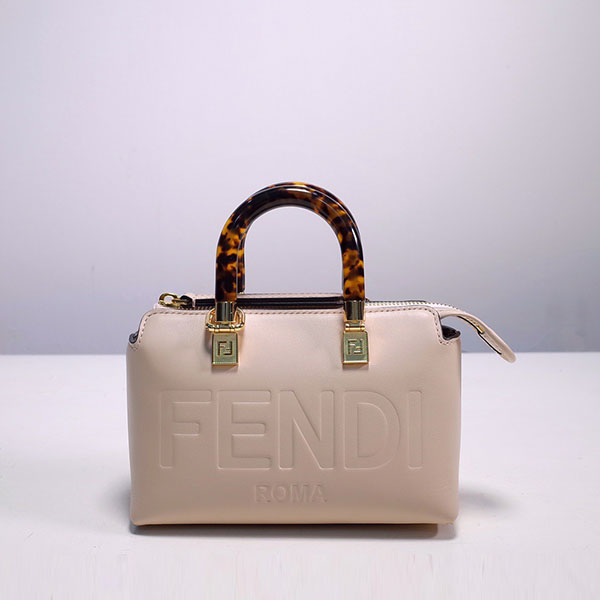 펜디 FENDI 바이 더 웨이 보스턴백 8BS067 FD08452