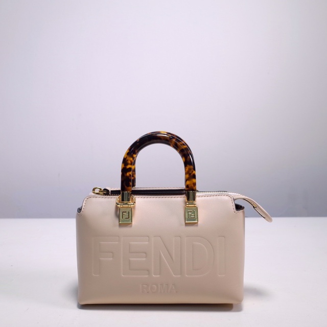 펜디 FENDI 바이 더 웨이 보스턴백 8BS067 FD08452