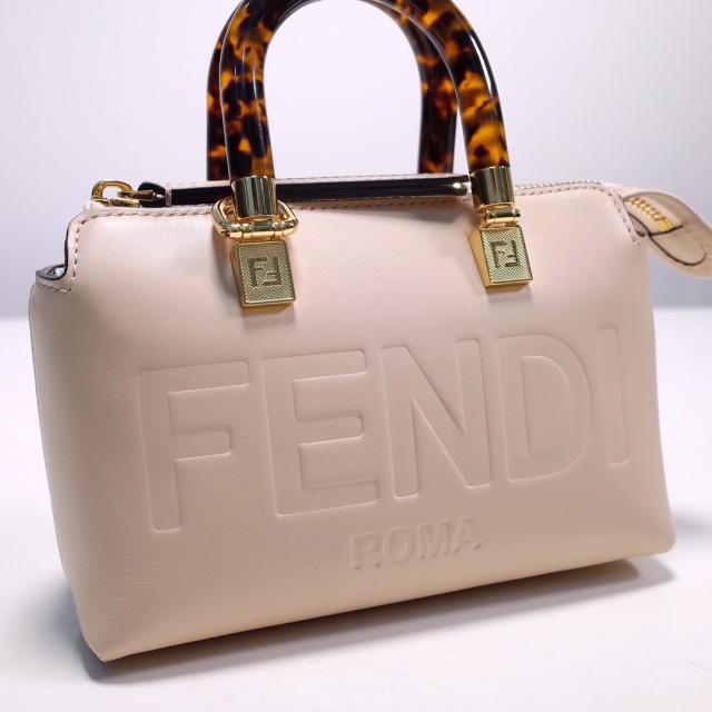 펜디 FENDI 바이 더 웨이 보스턴백 8BS067 FD08452