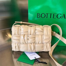 보테가 BOTTEGA VENETA 베네타 카세트 숄더백 BO0913