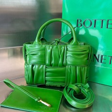 보테가 BOTTEGA VENETA 베네타 인트레치아토 미니 토트백 BO0914