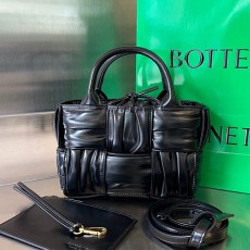 보테가 BOTTEGA VENETA 베네타 인트레치아토 미니 토트백 BO0915