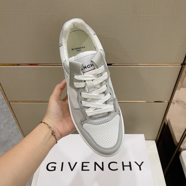 지방시 GIVENCHY 남성 윙 로우레더 스니커즈 GV0779