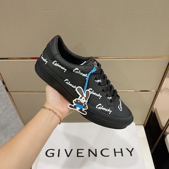 지방시 GIVENCHY 남성 4g로고 시티 스포츠 스니커즈 GV0790