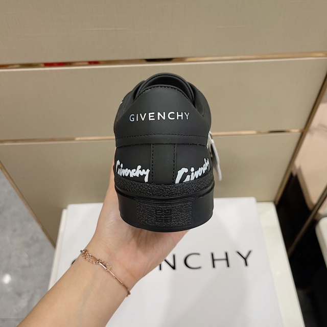 지방시 GIVENCHY 남성 4g로고 시티 스포츠 스니커즈 GV0790