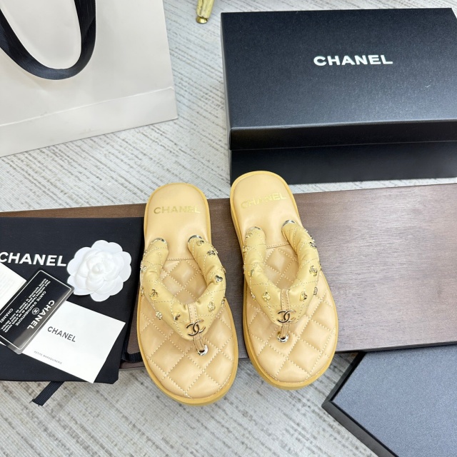 샤넬 CHANEL 여성 램스킨 메탈 슬리퍼 C01169