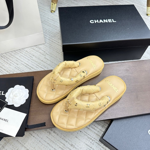 샤넬 CHANEL 여성 램스킨 메탈 슬리퍼 C01169